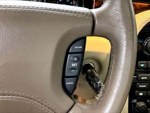 Used 2008 Jaguar XJ8 image 23