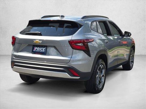 Used 2024 Chevrolet Trax LT FWD image 5