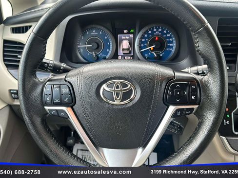 Used 2020 Toyota Sienna XLE image 34