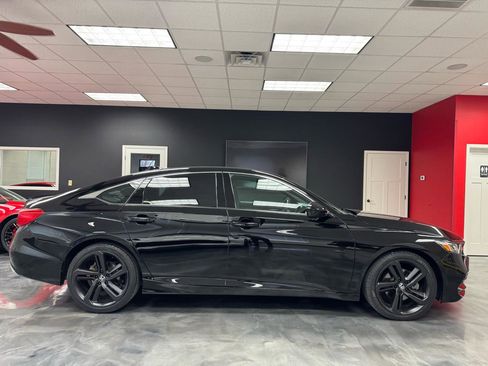 Used 2018 Honda Accord Sport image 8