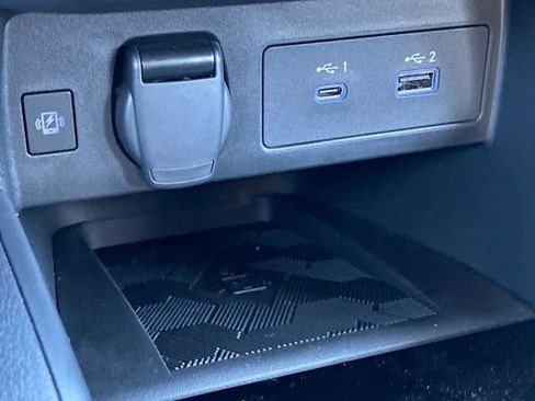 New 2025 Nissan Versa SR w/ Trunk Package image 17