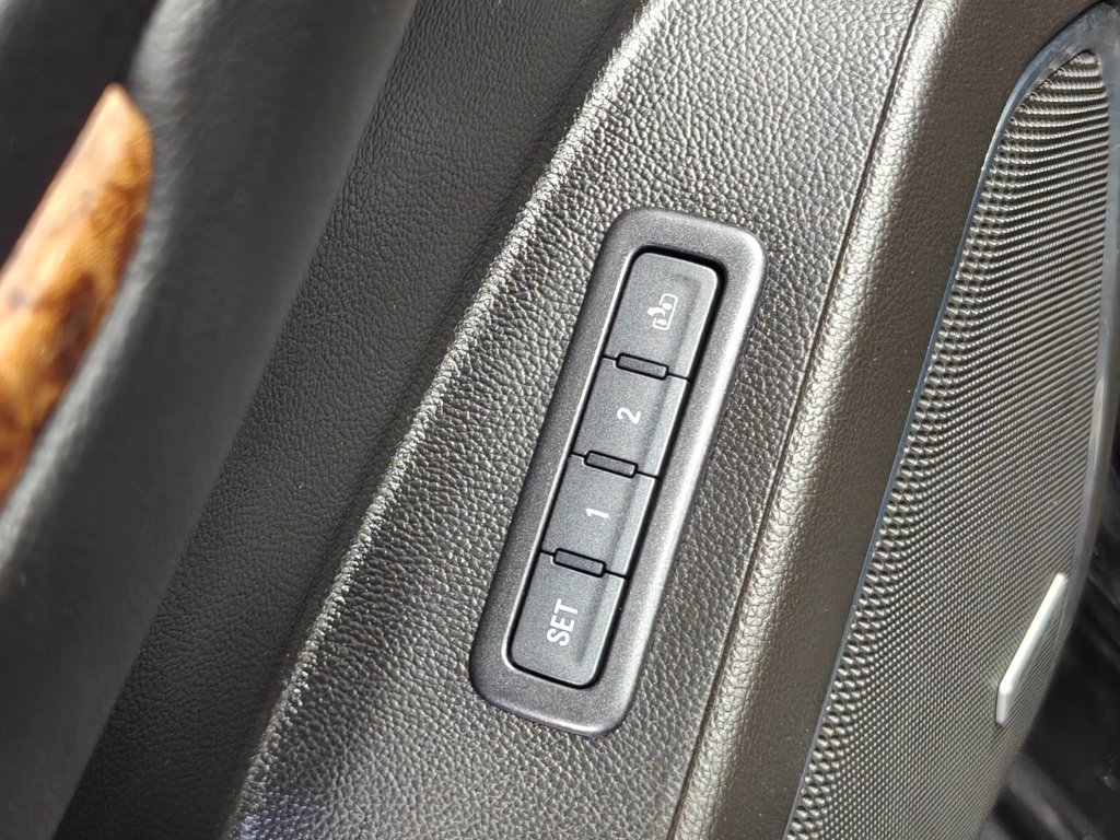 Used 2018 Chevrolet Suburban Premier w/ RST Edition AWD/4WD image 39