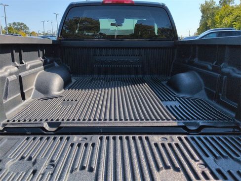 Used 2024 Nissan Frontier SV w/ Technology Package image 17