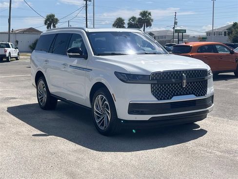 New 2025 Lincoln Navigator Reserve image 7