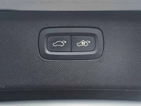 Used 2023 Volvo XC90 B6 Ultimate w/ Protection Package Premier image 11