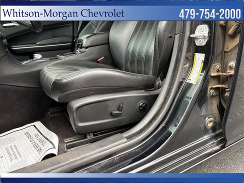 Used 2018 Chrysler 300 S RWD image 16