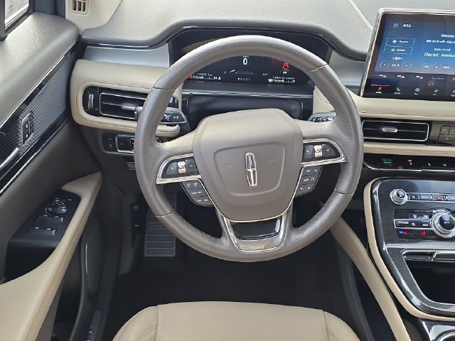 Certified 2023 Lincoln Nautilus AWD w/ Premium Package image 25
