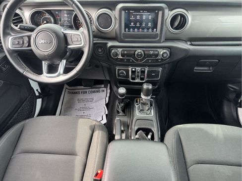Used 2018 Jeep Wrangler Unlimited Sahara w/ Dual Top Group AWD/4WD image 13