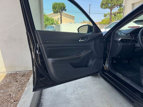 Used 2025 Nissan Altima 2.5 SV FWD image 18