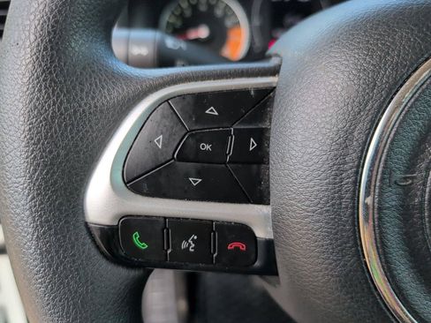 Used 2023 Jeep Renegade Latitude AWD/4WD image 27