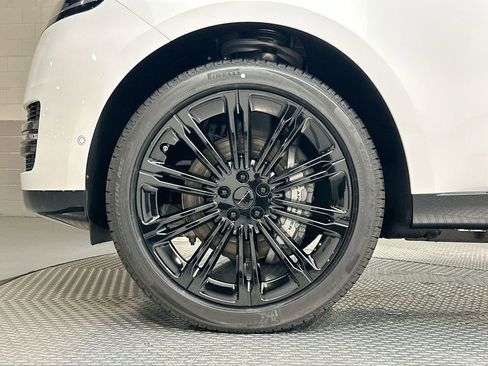 New 2026 Land Rover Range Rover Long Wheelbase SE image 17