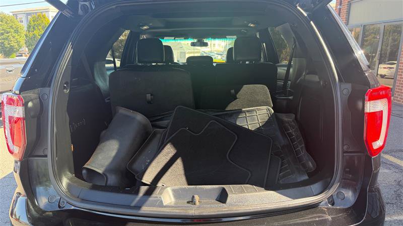 Used 2016 Ford Explorer Limited w/ Equipment Group 301A FWD image 12