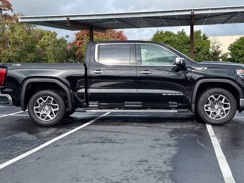 New 2026 GMC Sierra 1500 SLT image 3
