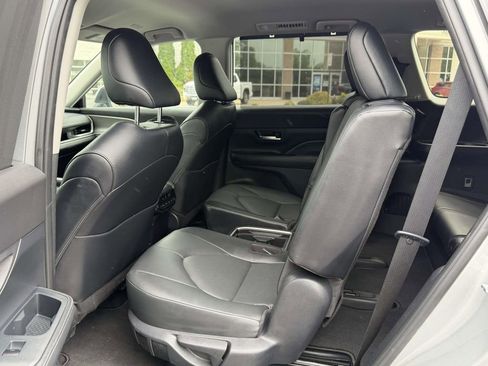 Used 2025 Toyota Grand Highlander AWD image 15
