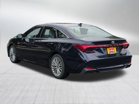 Used 2021 Toyota Avalon Limited w/ Advanced Safety Package FWD image 5