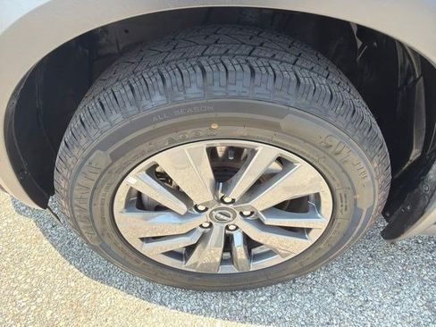 Used 2024 Nissan Pathfinder SV FWD image 9