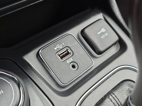 Used 2022 Jeep Cherokee Latitude AWD/4WD image 30