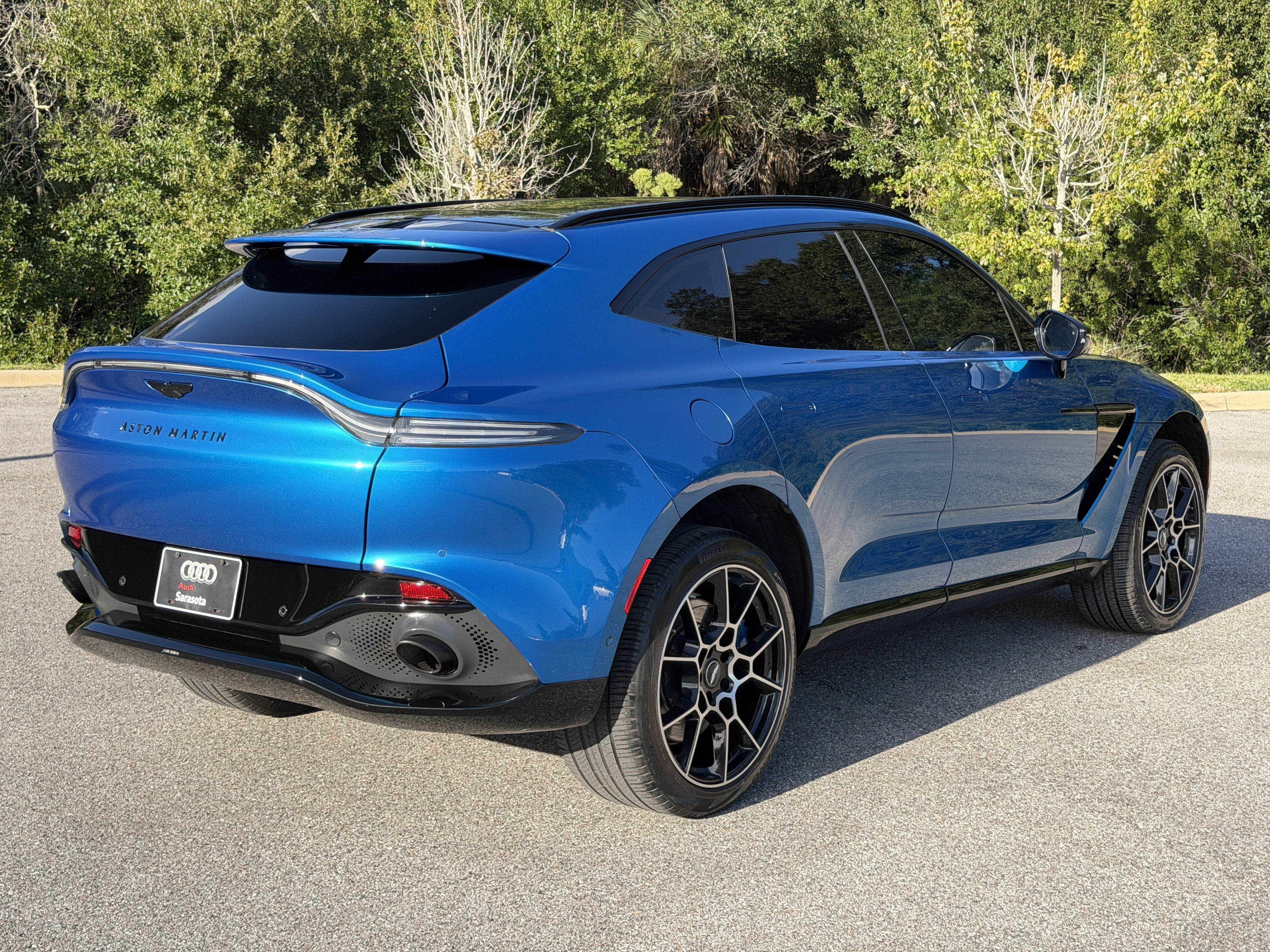 Used 2021 Aston Martin DBX AWD/4WD image 7
