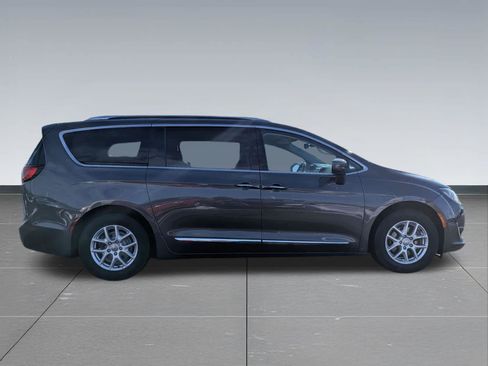 Used 2020 Chrysler Pacifica Touring-L FWD image 6