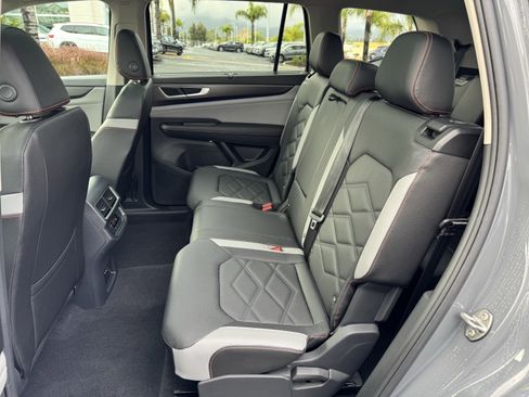 Used 2025 Volkswagen Atlas Peak Edition SE image 35