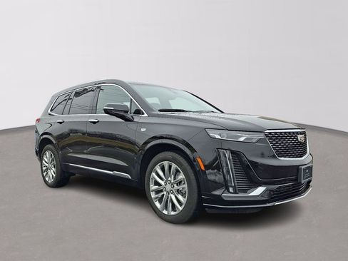 Certified 2025 Cadillac XT6 Premium Luxury w/ Technology Package image 3