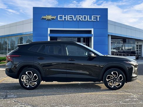 Certified 2024 Chevrolet Trax RS w/ Driver Confidence Package image 5