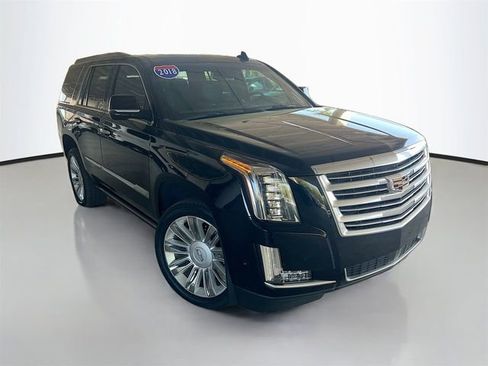 Used 2018 Cadillac Escalade Platinum image 2