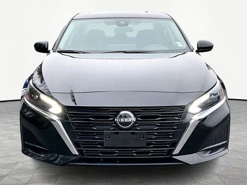 Used 2024 Nissan Altima 2.5 SV w/ SV Premium Package image 2