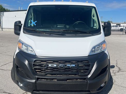 Used 2025 RAM ProMaster 2500 w/ Convenience Group FWD image 2