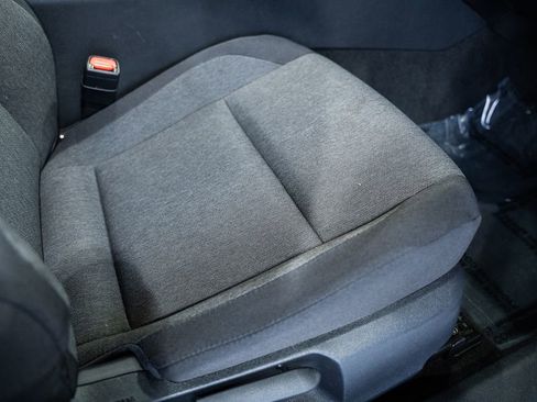 Used 2025 Toyota Camry LE image 28