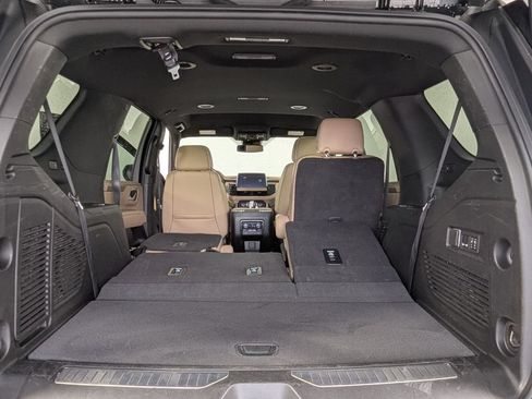 Used 2024 Chevrolet Tahoe Premier AWD/4WD image 24