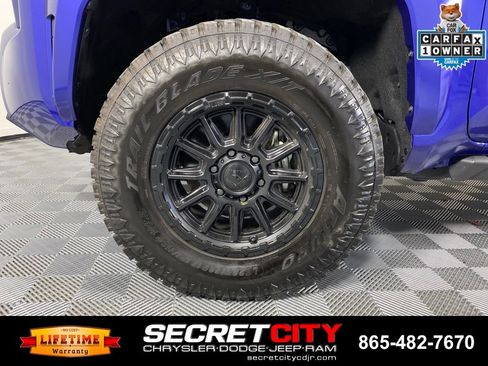 Used 2025 Toyota Tacoma TRD Sport AWD/4WD image 9