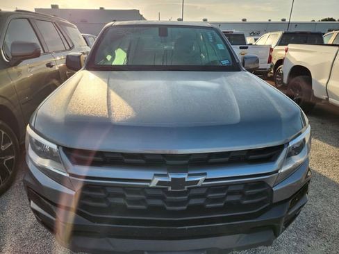 Used 2022 Chevrolet Colorado LT RWD image 2