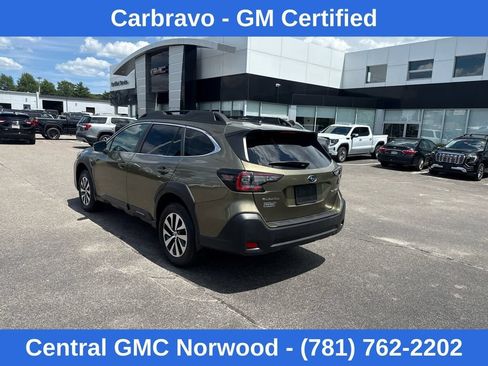 Used 2024 Subaru Outback Premium AWD/4WD image 3