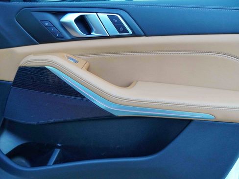 Used 2025 BMW X7 xDrive40i w/ M Sport Package image 32