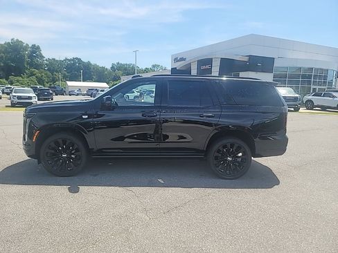 Certified 2026 Cadillac Escalade Platinum Sport w/ LPO, ONYX Package AWD/4WD image 4