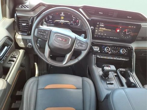 Used 2026 GMC Sierra 1500 AT4 w/ LPO, Black Badging Package AWD/4WD image 17