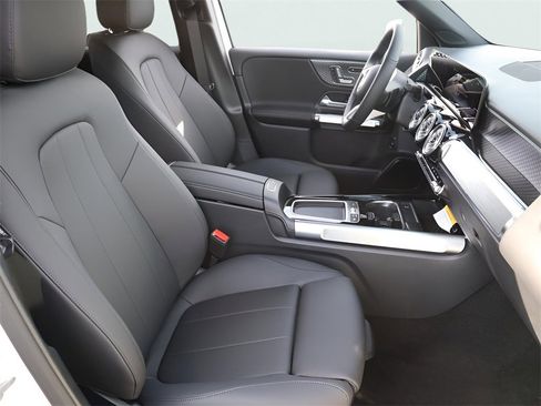 New 2026 Mercedes-Benz GLB 250 4MATIC image 16