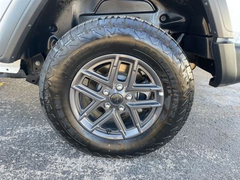 Used 2025 Jeep Wrangler Sport S image 29