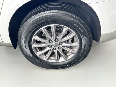 Used 2024 Buick Enclave Premium image 11