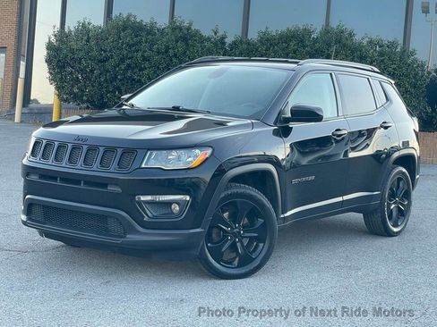 Used 2018 Jeep Compass Latitude image 1