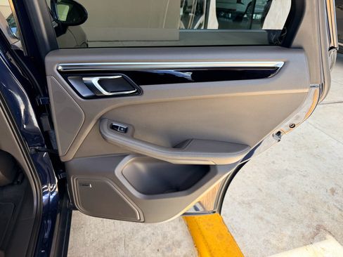 Used 2019 Porsche Macan AWD/4WD image 26
