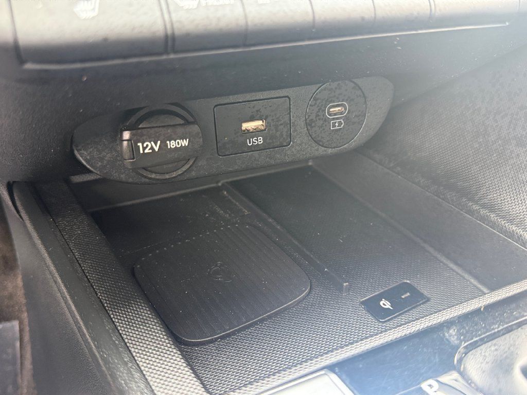 Used 2025 Hyundai Elantra SEL FWD image 19