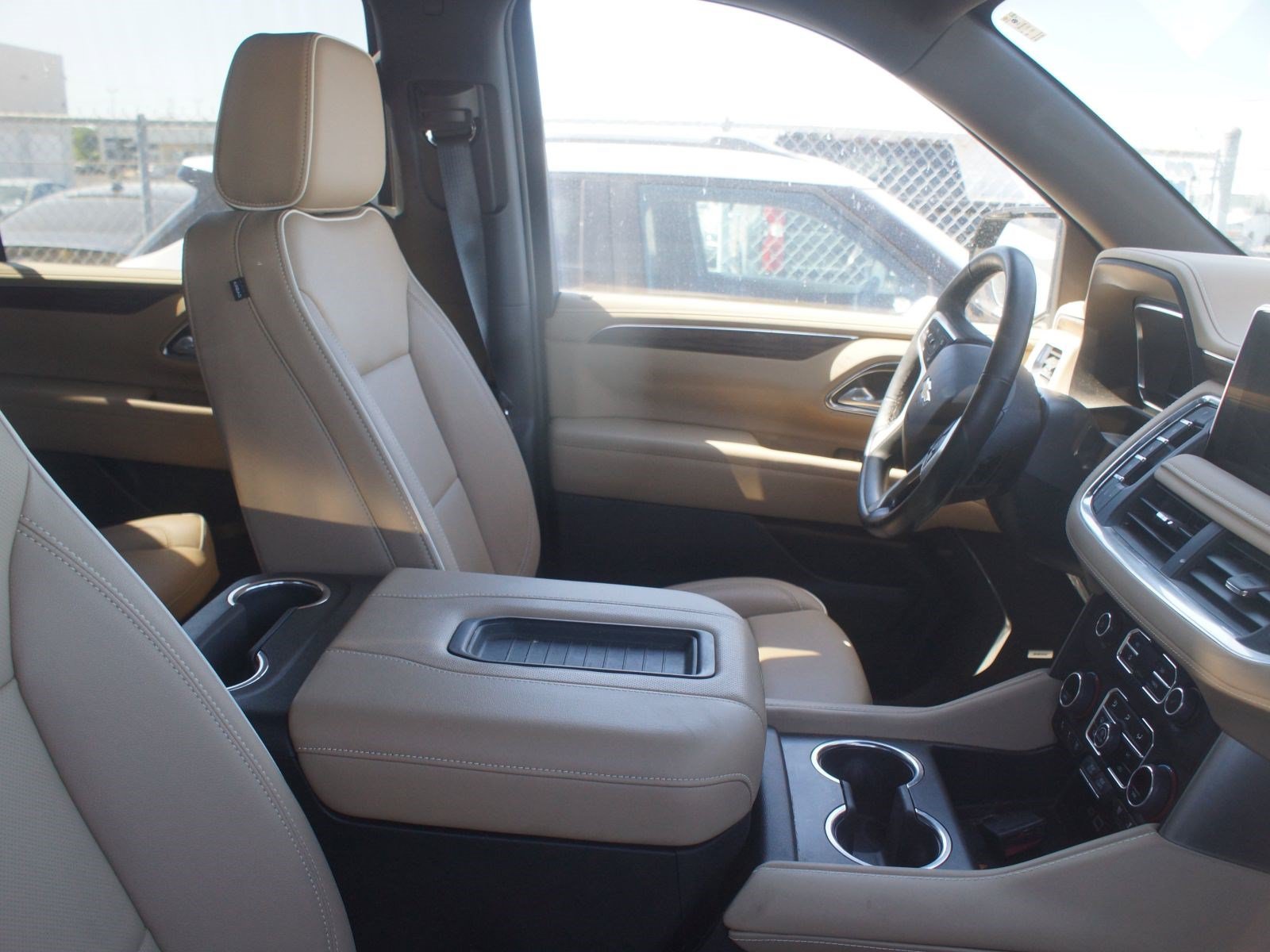 Used 2024 Chevrolet Suburban Premier w/ Premium Package 2 AWD/4WD image 5