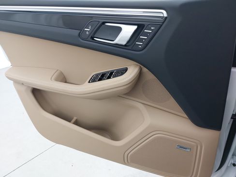 New 2026 Porsche Macan image 28