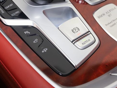 Used 2022 BMW ALPINA B7 xDrive w/ Luxury Rear Seating Package image 51