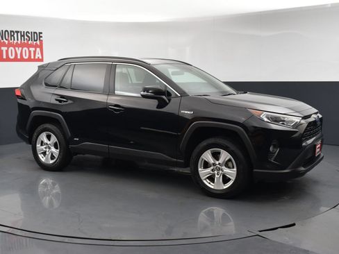 Used 2021 Toyota RAV4 XLE w/ Convenience Package AWD/4WD image 6