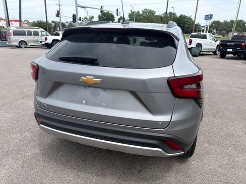 Used 2025 Chevrolet Trax LT FWD image 21