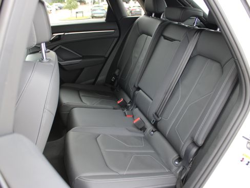 Certified 2025 Audi Q3 2.0T Premium w/ Convenience Package AWD/4WD image 24