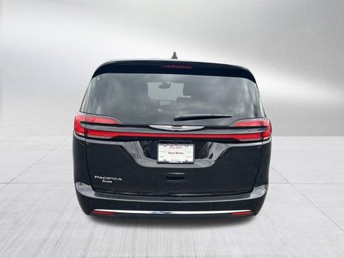New 2026 Chrysler Pacifica Select image 6